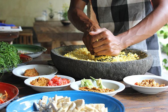 PRIVATE Balinese Cooking Class in Ubud with Dewa with Transfers - Why this Balinese cooking class feels more like a home visit than a show