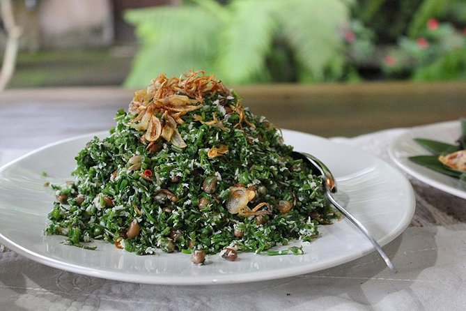 PRIVATE Balinese Cooking Class in Ubud with Dewa with Transfers - Lunch in the courtyard: what you’ll eat and the flavor profile to expect