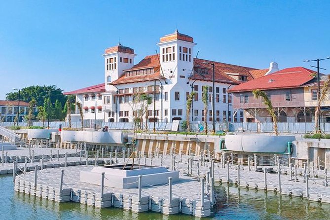 Private Full-Day Guided Tour: Explore Jakarta’s Top Highlights - Istiqlal Mosque and Jakarta Cathedral: two faiths, one lesson in respect