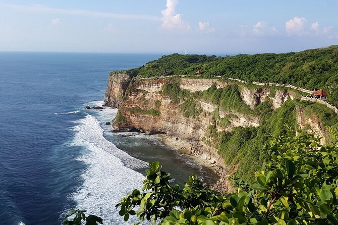 Private Tour Bali Beaches and Uluwatu Temple with Dinner - Jimbaran Bay Seafood Dinner: Beachside BBQ and Candlelight Atmosphere