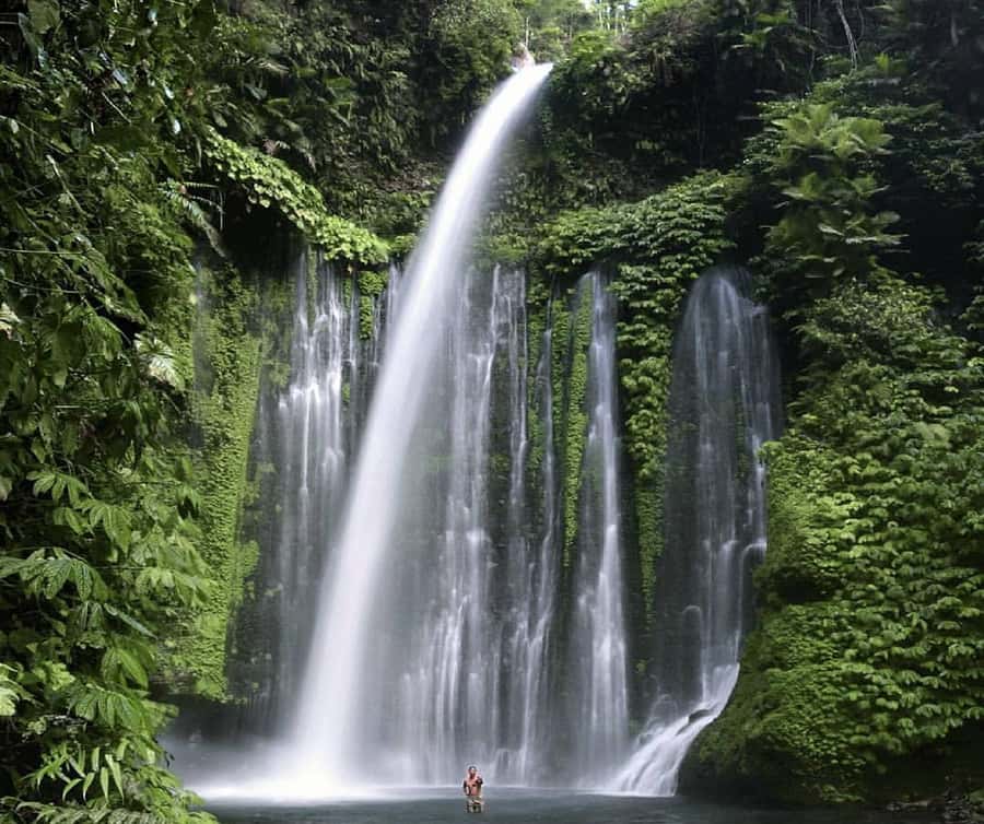"Private Tour: Sendang Gile, Tiu Kelep Waterfall & Sembalun" - Villa Hantu cliffside stop, why it’s worth the photo pause