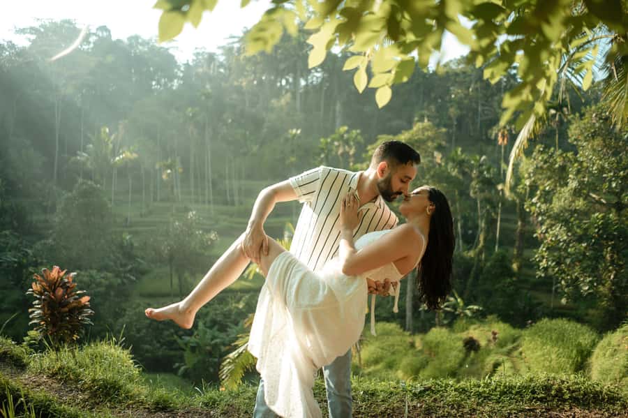 Private Ubud Tour With Professional Photographer with Edit - Tegalalang rice terraces at Abian Desa: how to get photos that feel alive