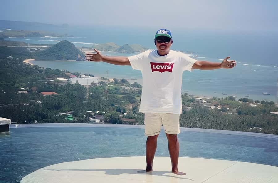 Sade Village, Kuta Lombok, and South Coasts: Private Tour - Mawun Beach: shorter swim time, better for easy relaxing