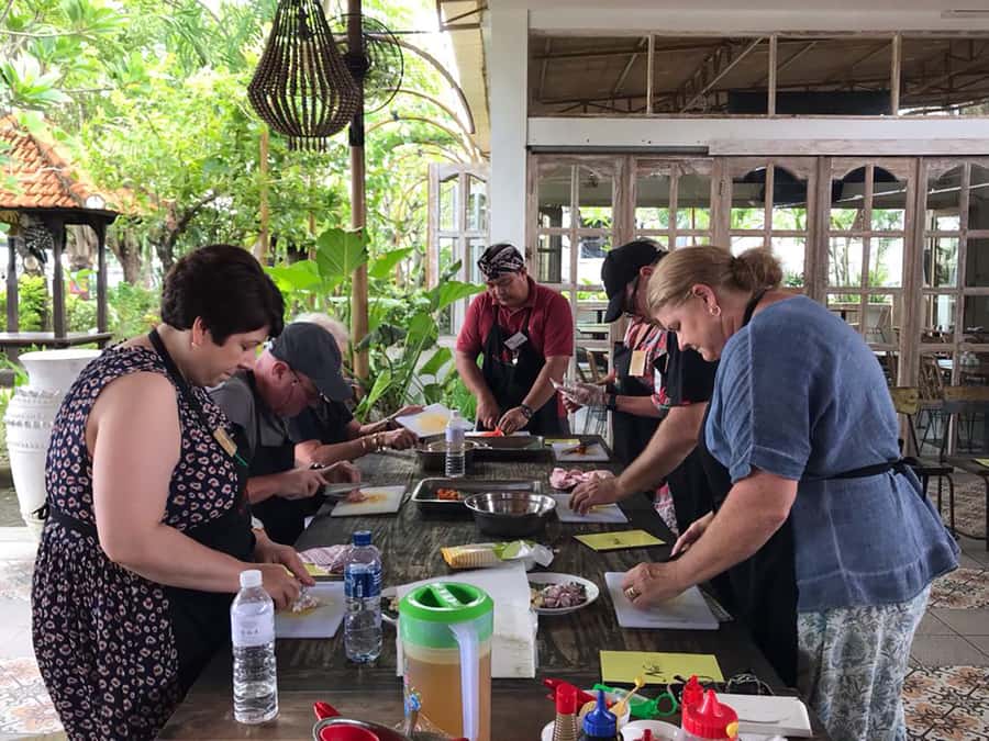 Seminyak: Balinese Cooking Class & Market Tour - The 8:00 AM start, pickup, and where you meet