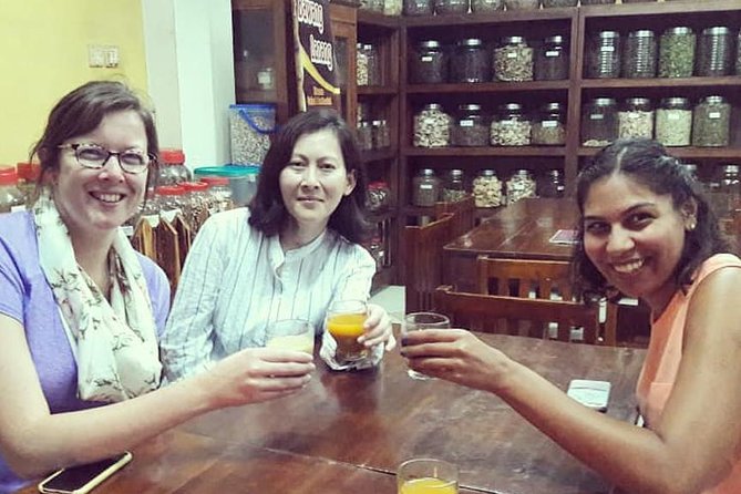 Small-Group Walking and Food Tour by Night in Yogyakarta - Night in Yogya: the 6:30 pm start that makes sense