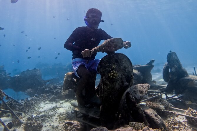 Snorkeling with turtle and statue in Gilis - Snorkeling with turtles and statues, what makes it special