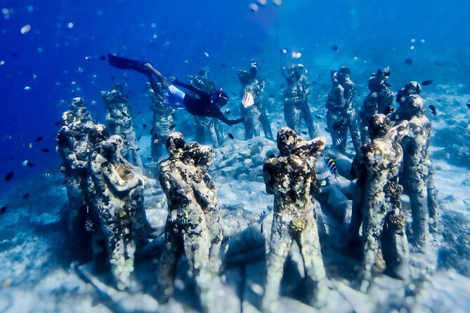 Snorkeling with turtle and statue in Gilis - The snorkeling plan: statues, coral, and turtle time