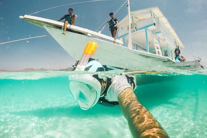 Snorkeling with turtle and statue in Gilis - Crowds on turtle and statue zones, how to keep your experience calm