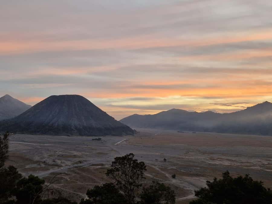 Start: Malang! Bromo Sunrise and Ijen 2D/1N Share Tour - Day 2 Ijen: Paltuding Briefing, 4km Trek, and Sulfur Sunrise Timing