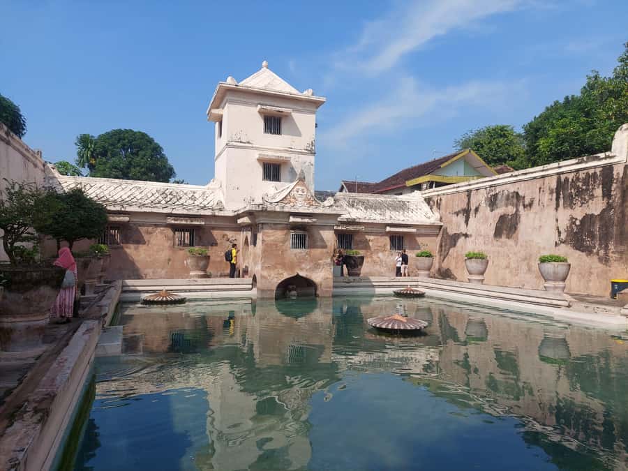 Sultan Palace, Water Castle & Prambanan Temple Guided Tour - Taman Sari Water Castle: Pools, Gardens, and Photo Angles