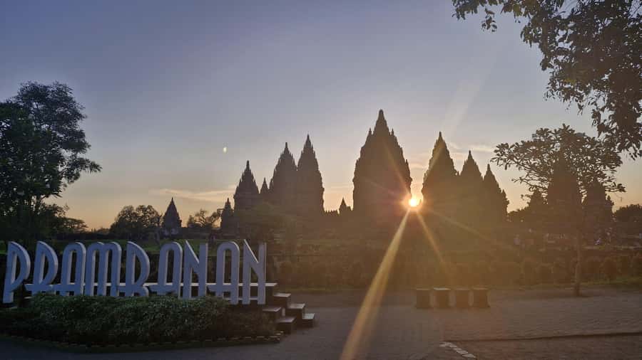 Sunset at Prambanan & Ramayana Ballet (Ticket Guaranteed) - The short transfer and a dinner pause near Prambanan