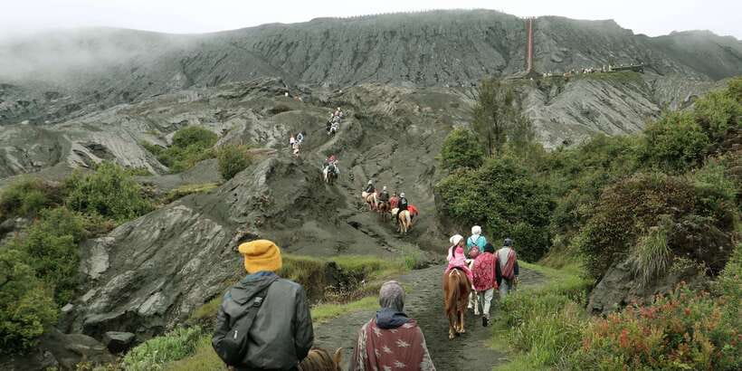 Surabaya / Malang: Bromo Afternoon Ultimate Tour - Love hill and the final Bromo view angle