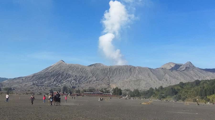 Surabaya or Malang : Bromo, Tumpaksewu waterfall in 2 days - What to do at the waterfall: sights, walking, and pacing