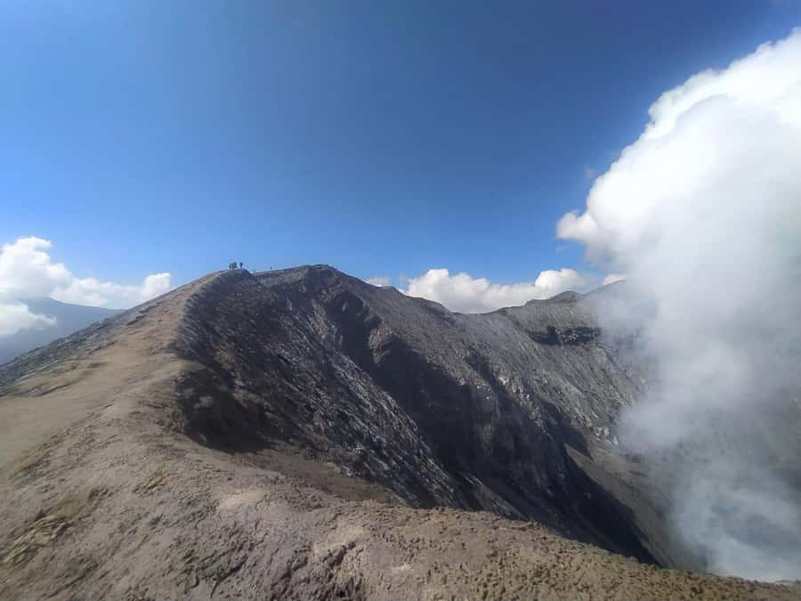 Surabaya or Malang: Mount Bromo Sunrise Share Guided Tour - Penanjakan and the Big Sunrise Viewpoints (Penanjakan Bromo, Kingkong Hill, Bromo Love Hill)