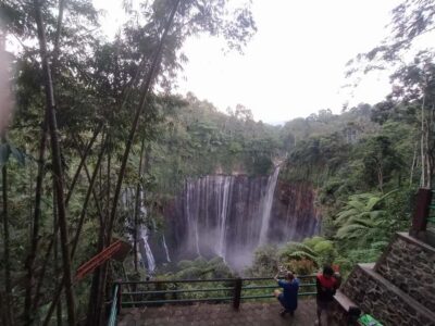 Surabaya or Malang: Tumpak Sewu Waterfall Share Guided Tour
