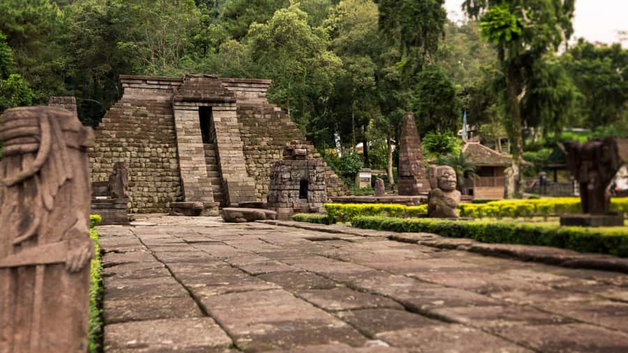 SURAKARTA (SOLO CITY) : CUSTOMIZED TOURS WITH CAR DRIVER - Mt. Lawu Slope Highlights: Ceto and Sukuh Temples