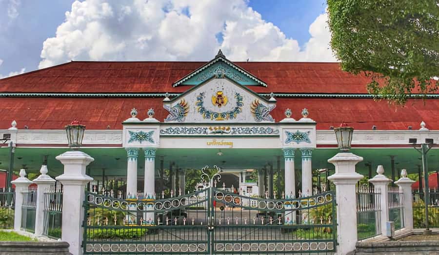 Taman sari water castle, sultan palace & local food tasting - Meeting at Alun-Alun Yogyakarta, then walking like locals
