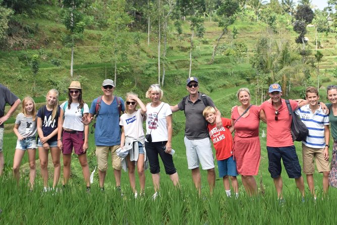 Tetebatu Walking Tour - Rice Terraces, Waterfall & Monkey Forest - The monkey forest: black and gray encounters near Mount Rinjani
