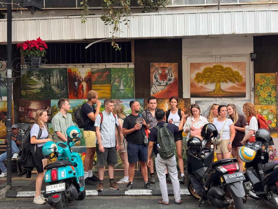 The heart of Bandung and Grand Mosque Guided Walking Tour - Key things I’d watch for on this walking tour