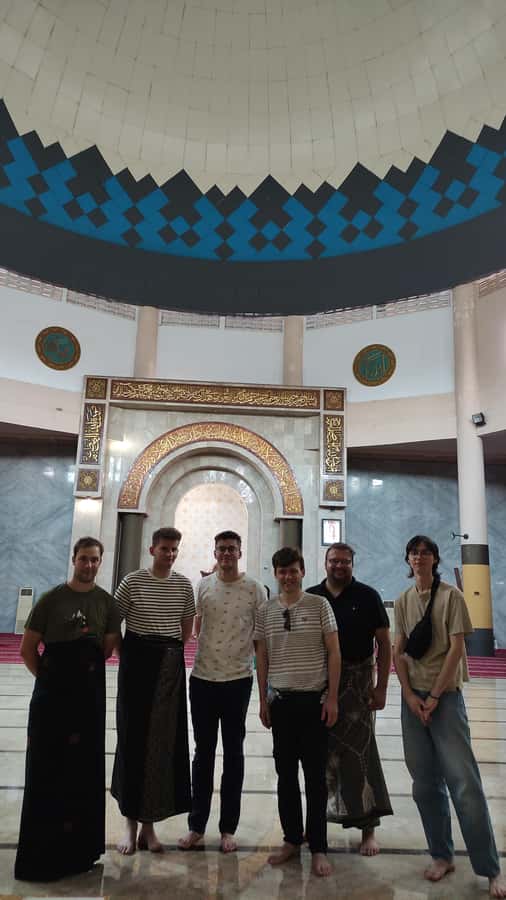 The heart of Bandung and Grand Mosque Guided Walking Tour - Should You Book This Guided Walking Tour of Central Bandung?