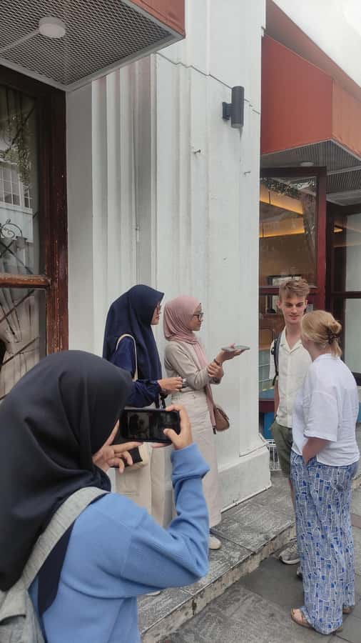 The heart of Bandung and Grand Mosque Guided Walking Tour - Jalan Braga: Art Deco Architecture, Tea, and Street Snacks