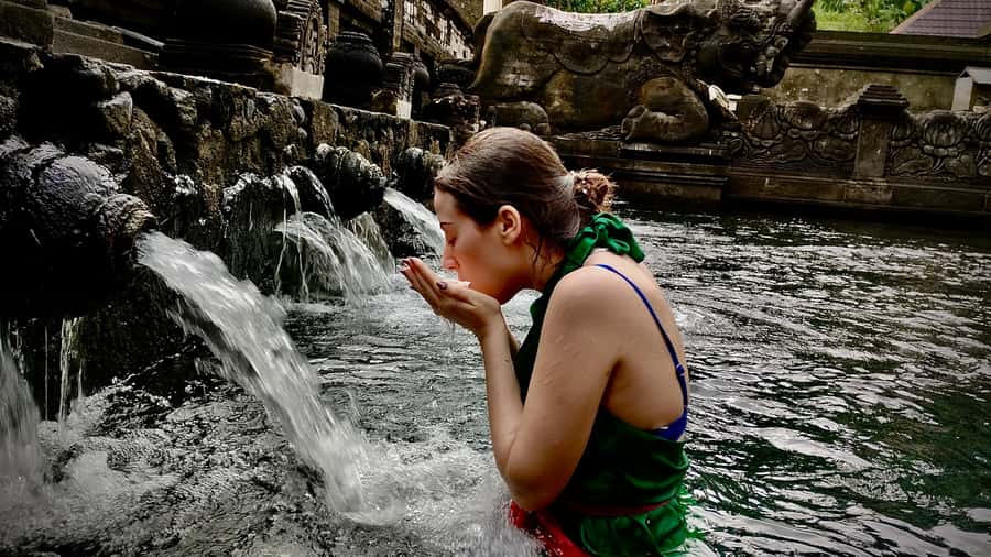 Tirta Empul: Temple Tour with Optional Spiritual Cleansing - Guides matter here, and the best ones are praised by name