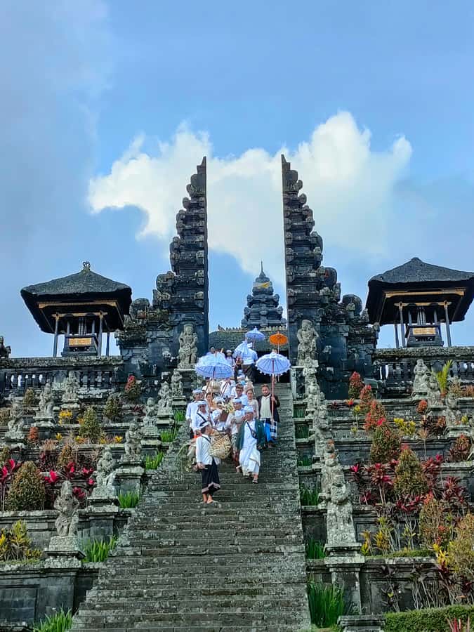 Tour the island of Bali with expert tour guides in Spanish. - Key points at a glance