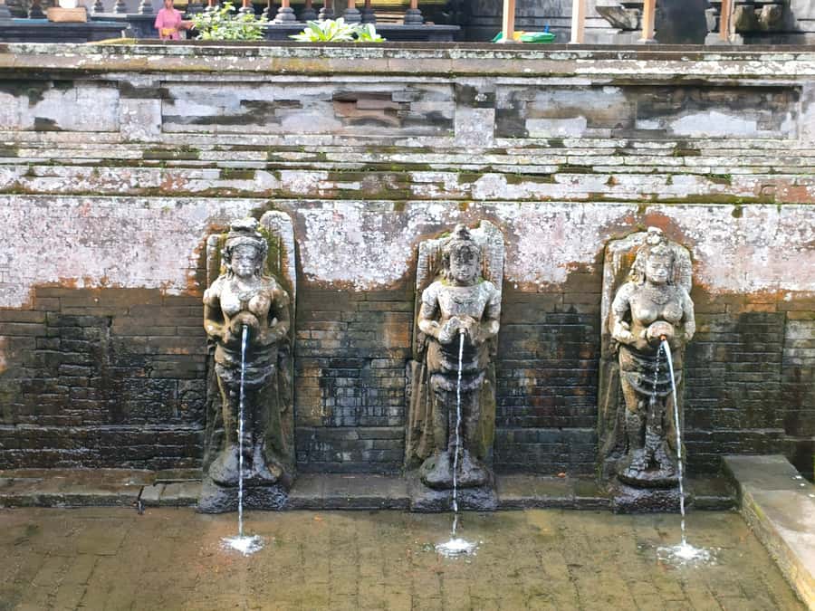 Tour the island of Bali with expert tour guides in Spanish. - A Spanish-led Bali route through temples and water