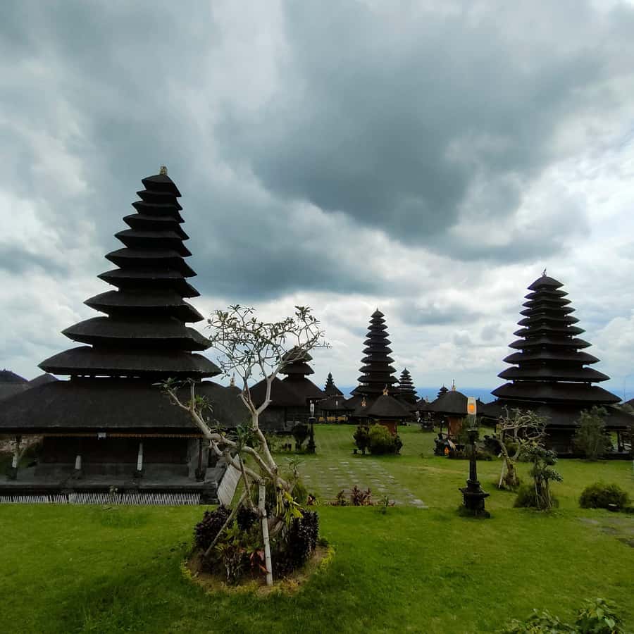 Tour the island of Bali with expert tour guides in Spanish. - Why private, small group timing matters