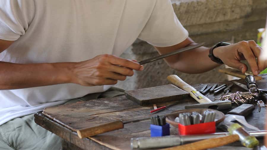 Ubud: 2-Hour Make Your Own Silver Jewellery Class - Krisna Yuna Gallery in Ubud: the setup that makes this class easy