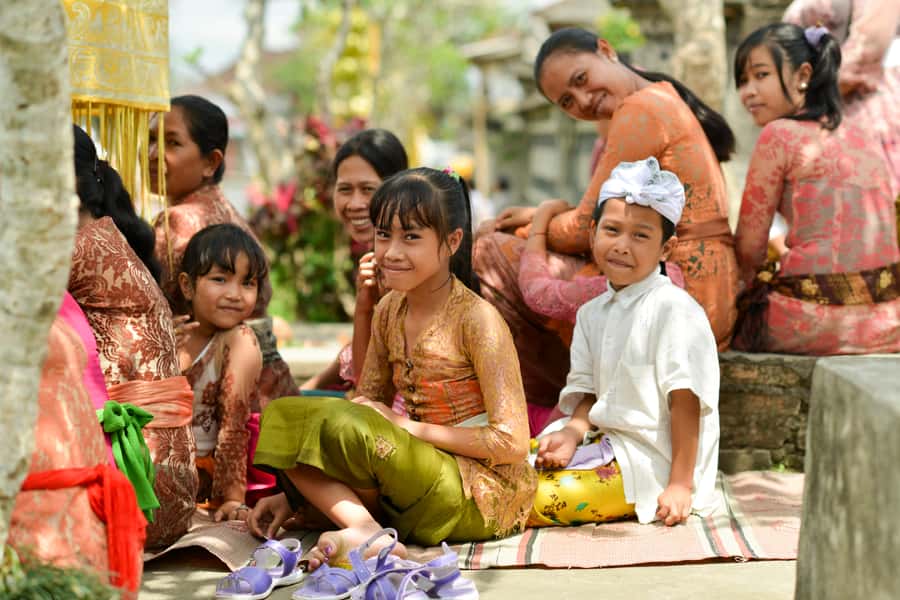 Ubud: 3-Hour Walking Tour with Lunch - Temple Visits and Family Compounds: How the Tour Avoids the Tourist Script