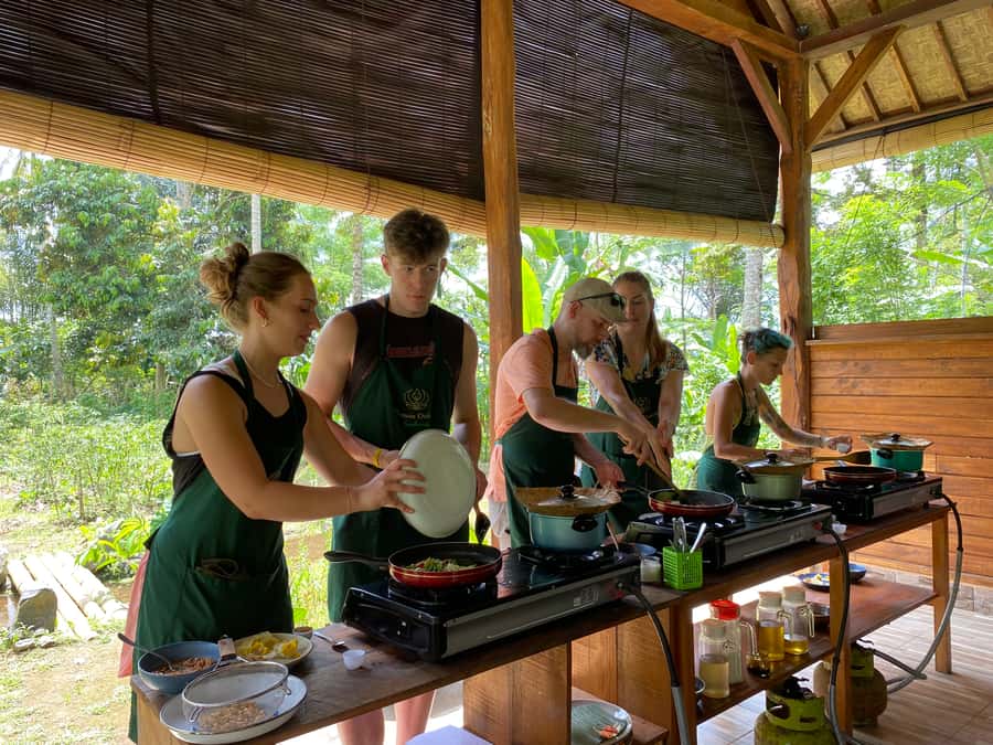 Ubud: Balinese Cooking Class at an Organic Farm - Regular Menu: Build from Base Gede to a Full Balinese Spread