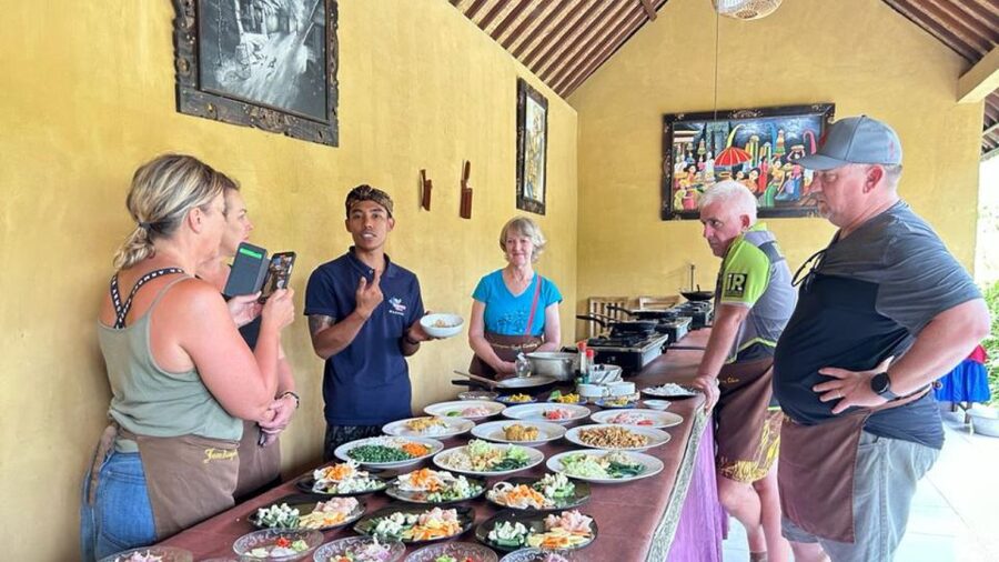 Ubud: Balinese Cooking Class with Hotel Transfers - The morning rhythm: market, rice fields, and then cooking