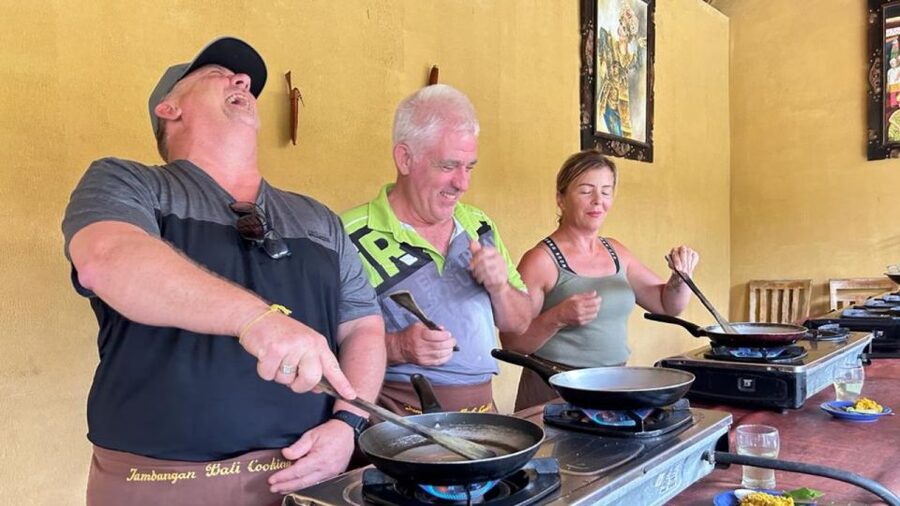 Ubud: Balinese Cooking Class with Hotel Transfers - Ubud market visit: choose herbs and spices like a local cook