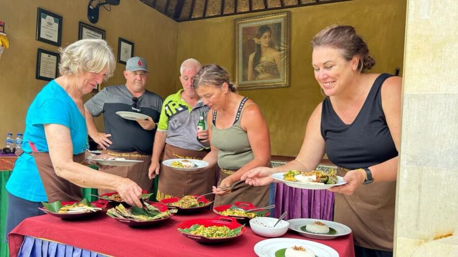 Ubud: Balinese Cooking Class with Hotel Transfers - Inside the family home: a real kitchen setting in English
