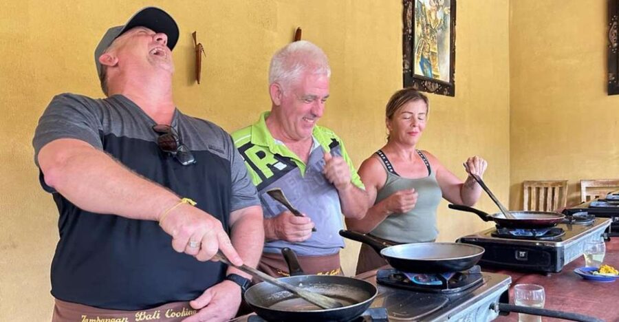 Ubud: Balinese Cooking Class with Hotel Transfers - Hotel transfers that keep your day smooth