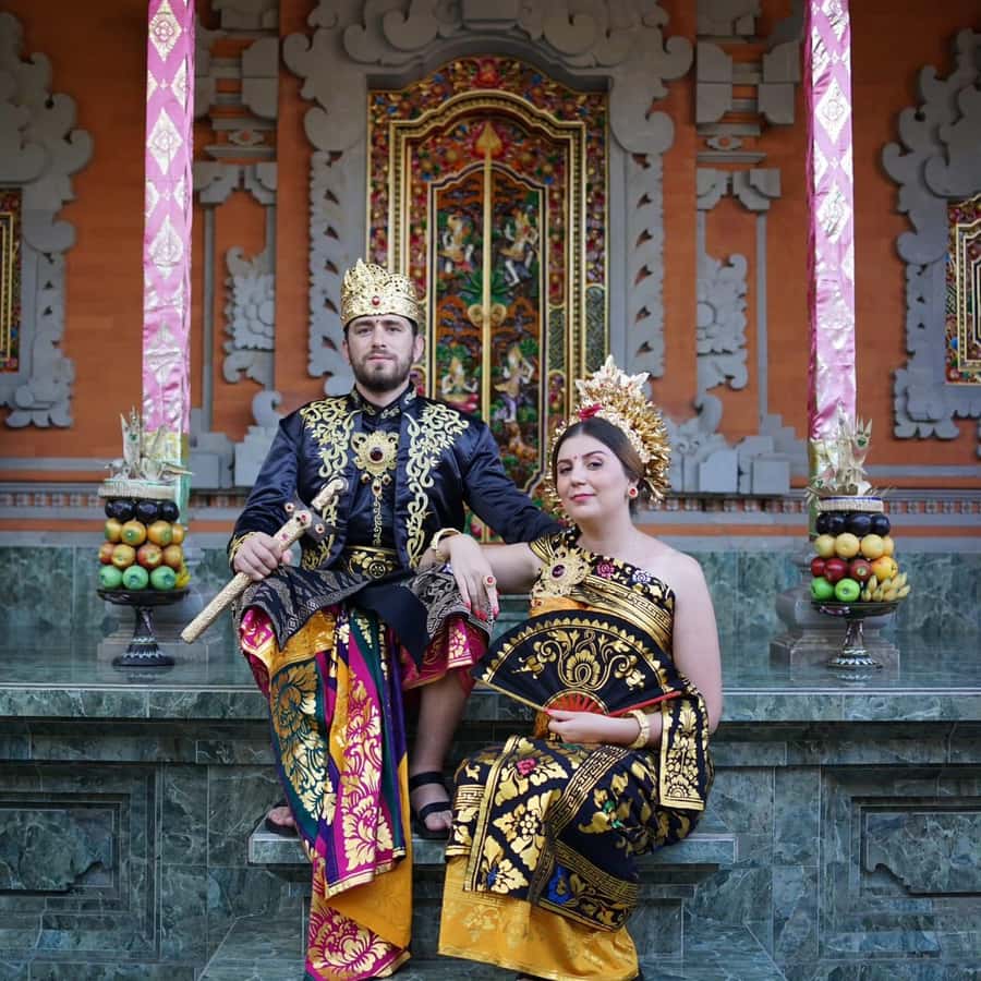Ubud: Balinese Costume Photoshoot with Make Up - Picking your traditional Balinese costume in Ubud