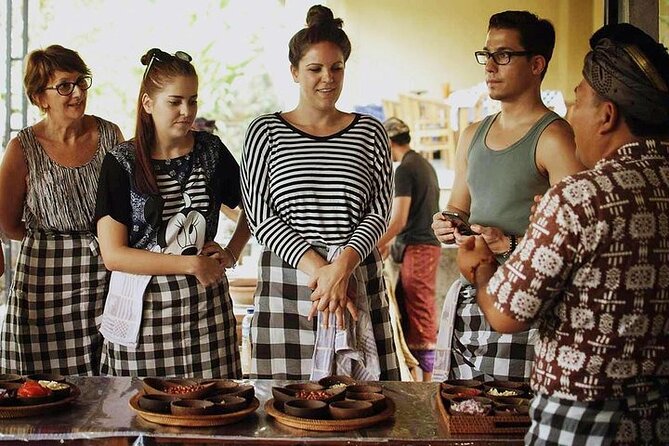 Ubud Cooking Class Bali with Balinese Chef - The menu: vegetarian and non-vegetarian dishes you cook yourself