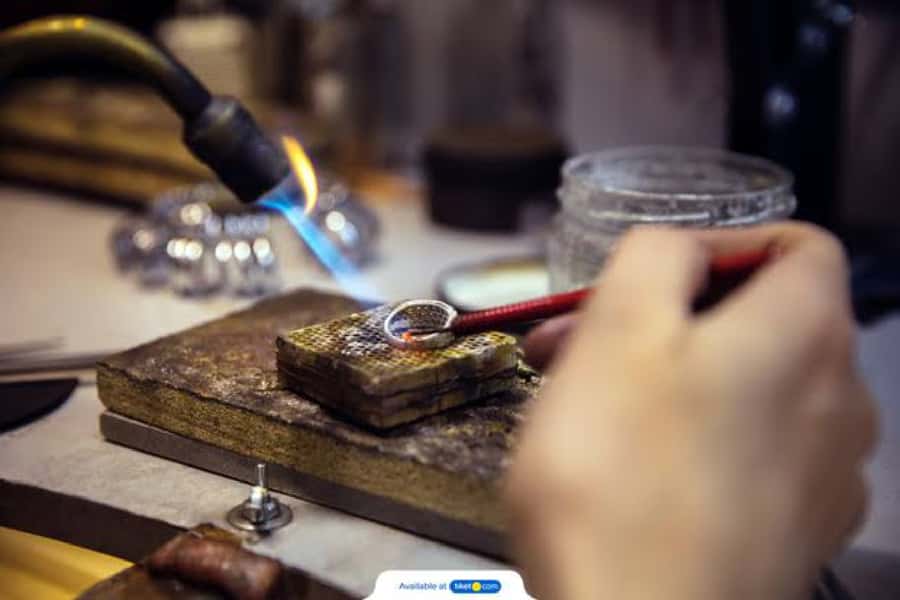 Ubud: Jewelry Making Class - Choosing your design with the 10-gram silver limit in mind