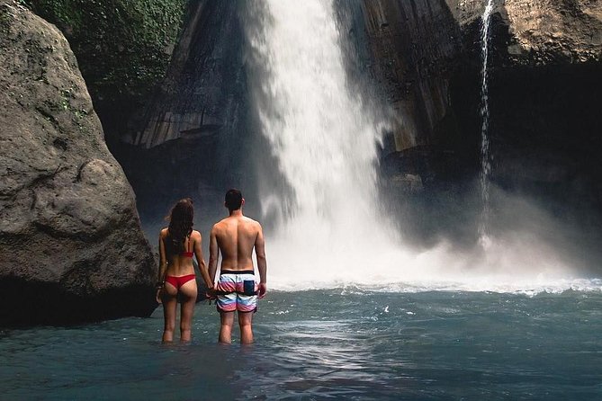 Ubud: Monkey Forest, Jungle Swing, Rice Terrace, and Water Temple - Tegenungan Waterfall: the best views are about timing