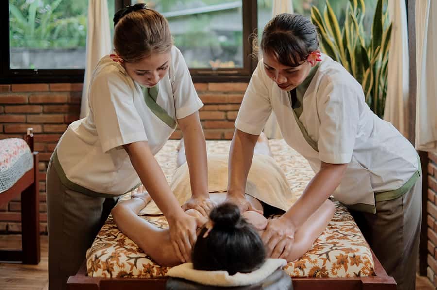 Ubud: Relaxing Spa Balinese Massage Package - The cleansing ritual: spice paste, then yogurt, then a flower bath
