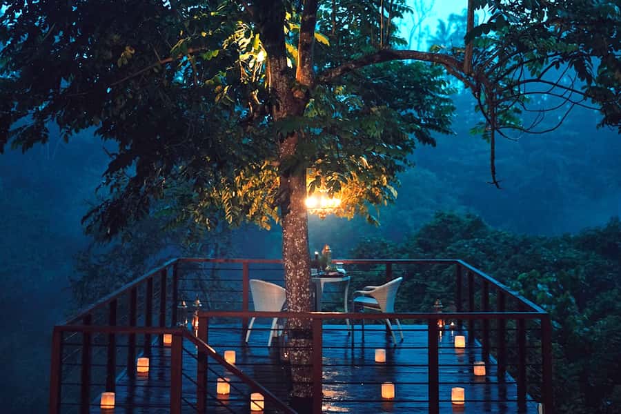 Ubud: Romantic Dinner on a Forest Tree Deck - Entering Kamandalu Ubud’s jungle dinner mood