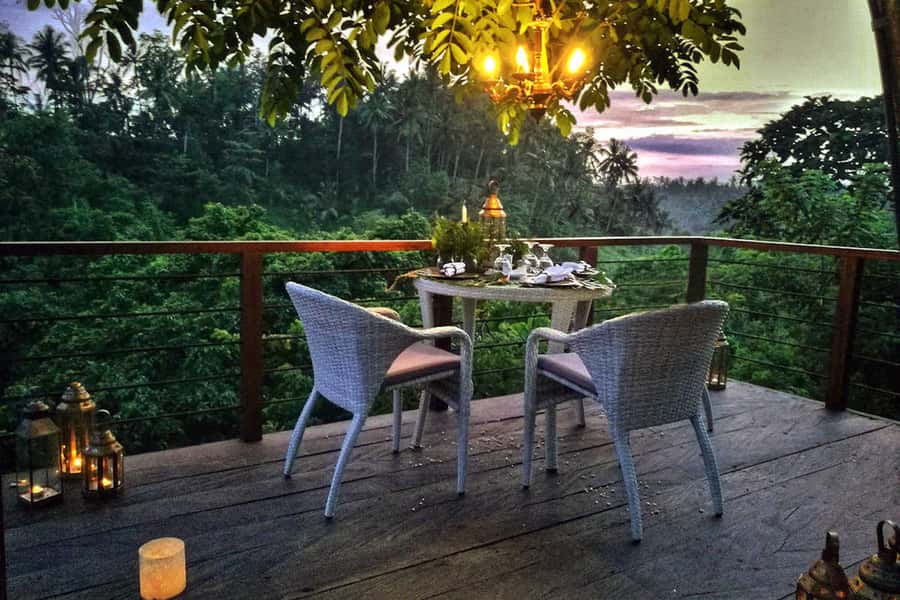 Ubud: Romantic Dinner on a Forest Tree Deck - The six-course meal, with duck, salmon, mussels, and more