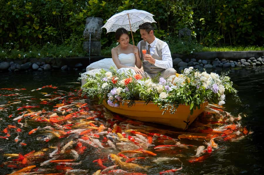 Ubud: The Original Koi Fish Yellow Boat Photo Moment - The 1-hour flow, from grounds tour to paddle boat tea