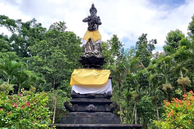 Ubud Tour - Ubud Highlight - Private Tour All inclusive - Stop 2: Sacred Monkey Forest Sanctuary, a cultural site with real wildlife