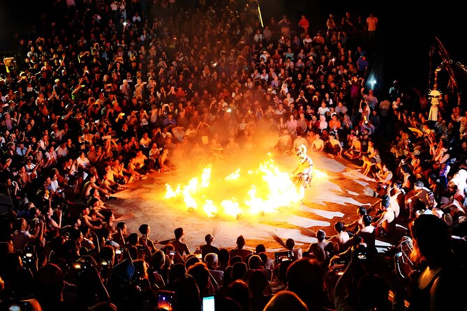 Uluwatu Sunset,Kecak Dance and Diner Seafood In Jimbaran - Stop 1 at Uluwatu Temple: Sunset Views and Monkey-Proofing