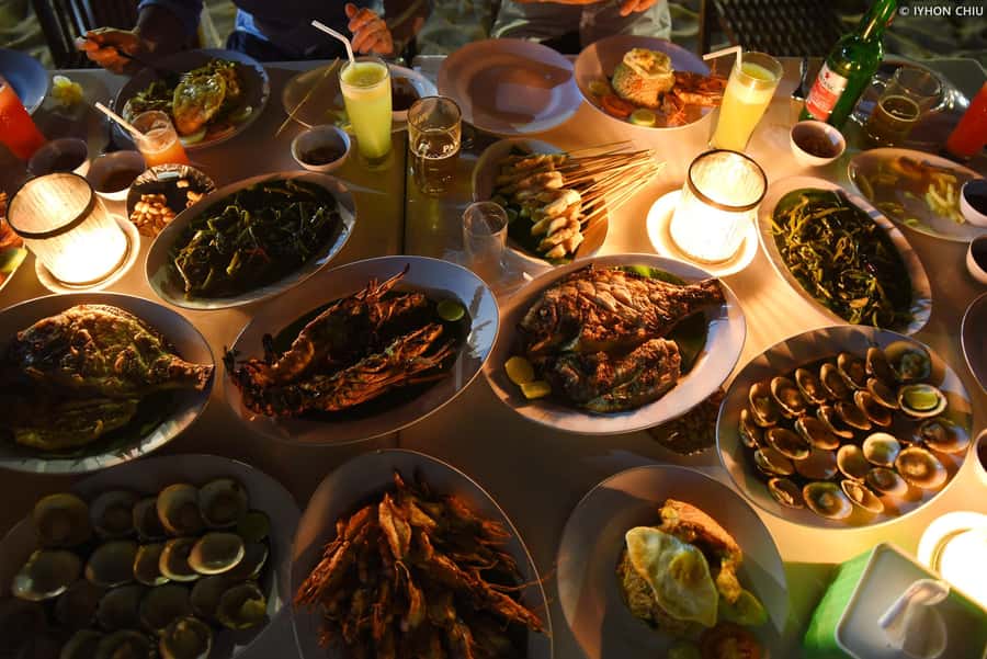 Uluwatu Sunset Temple - Kecak Dance Show & Seafood Dinner - What to bring, what not to do, and who should skip it