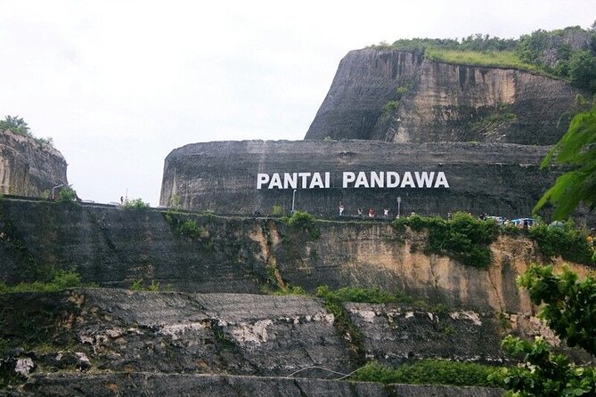 Uluwatu Temple, Beaches and Southern Bali Tour - How the sunset shift works: from cliffs to Jimbaran Bay