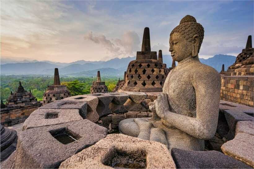 Yogyakarta: Borobudur 5-hour Tour with Climb-up & Transfers - Who this tour is best for