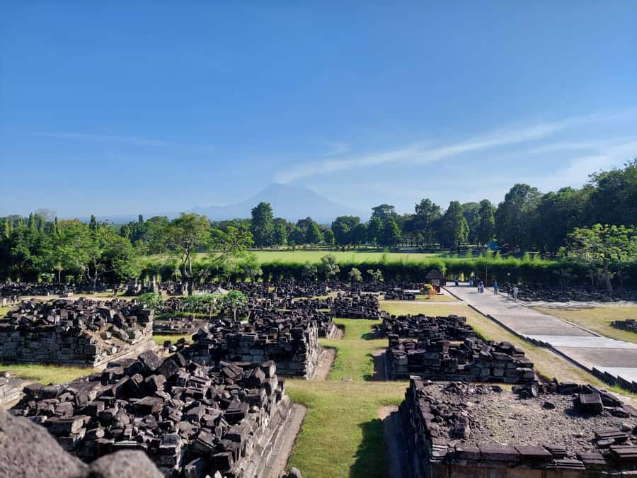 Yogyakarta: Borobudur and Prambanan Private Tour - Prambanan inside the temple rooms, meeting Brahma, Shiva, and Wisnu
